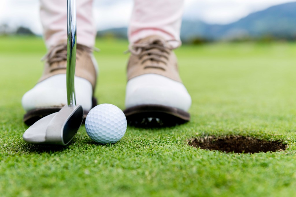 Golf player at the green