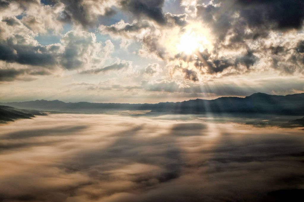 Light sun cloud japan