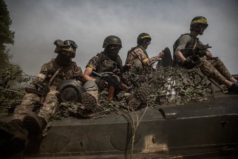 Ukrainian soldiers near Sievierodonetsk in the East recently 
