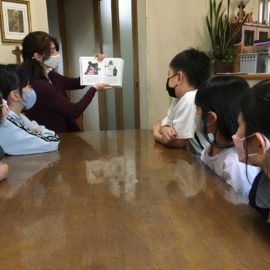 Eryn reading Bible stories to neighborhood children in English class.