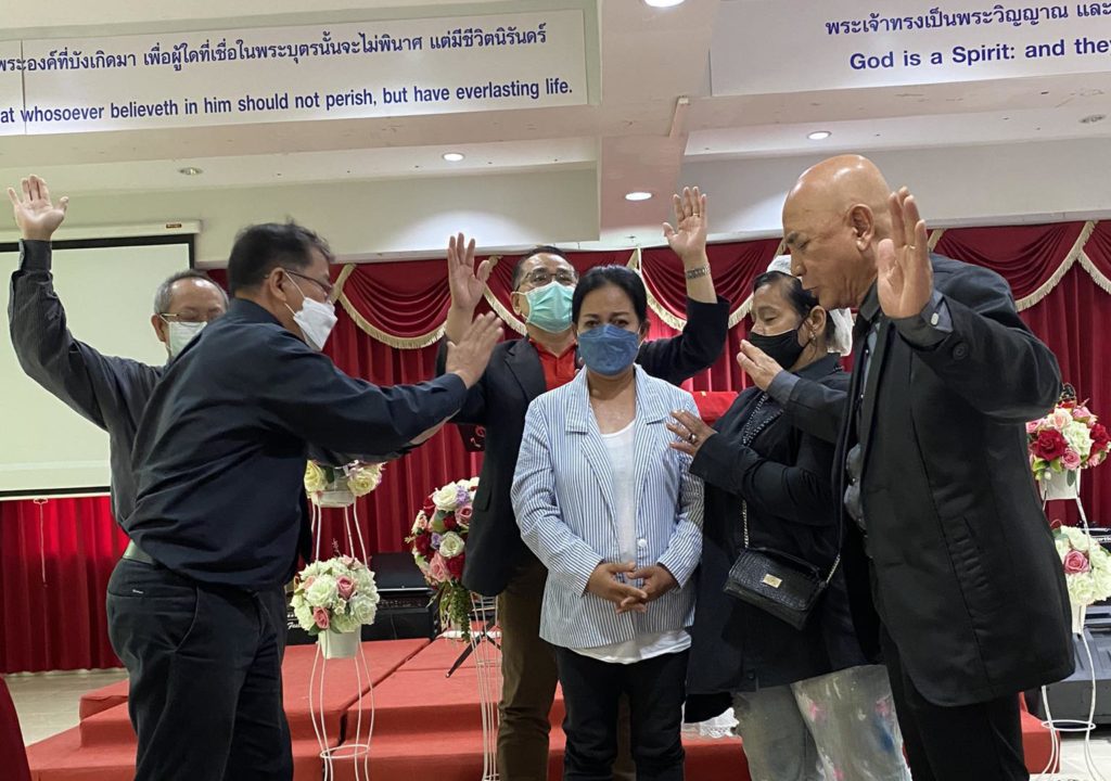 Receiving the Lord Jesus Christ at Don Muang Church.