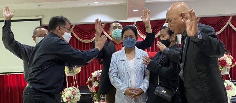 Receiving the Lord Jesus Christ at Don Muang Church.