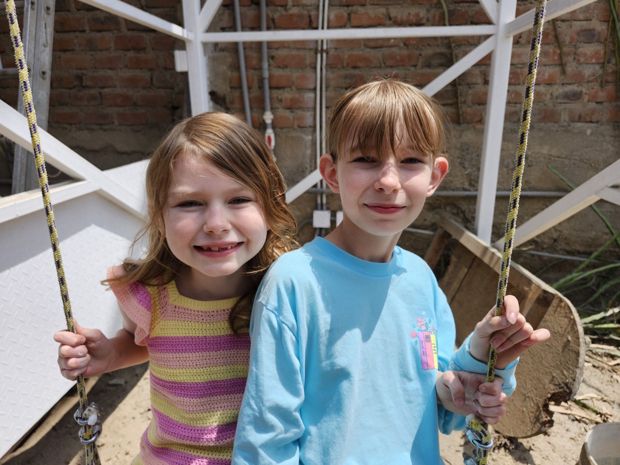 Vivi and Nora posing for a picture.